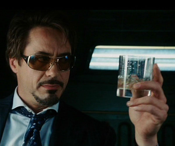 Robert Downey Jr personifica a Tony Stark en la saga del superhéroe "Iron Man" y en "Los Vengadores". Una serie de films muy populares entre los adolescentes. 