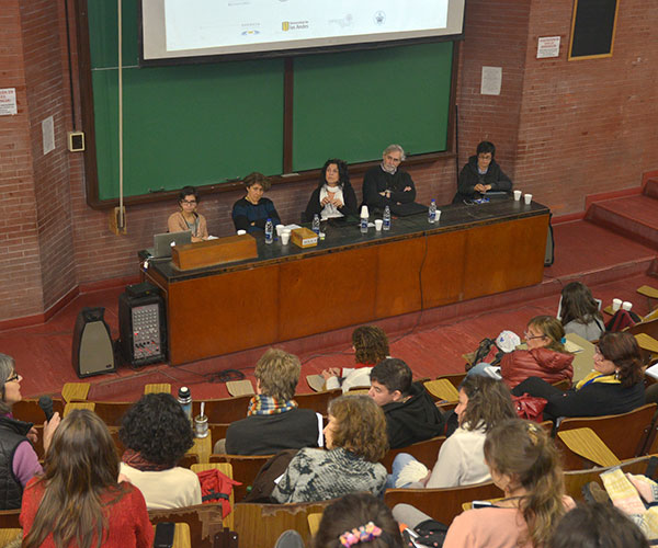 (De izq. a der.) Lucía Pedraza, Andrea Gamarnik, Graciela Morgade, Juan Carlos Reboreda y Alba Ávila-Bernal (moderadora). Foto: Exactas Comunicación.