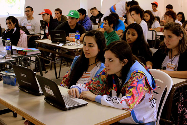 En 2015 se declaró de importancia estratégica para el sistema educativo argentino la enseñanza y el aprendizaje de la programación durante la escolaridad obligatoria.
