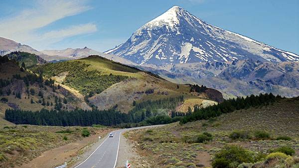 El volcán Lanín se encuentra en la zona fronteriza entre Argentina y Chile. Foto: Pablo Gimenez.