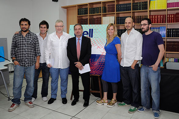 El investigador Gabriel Rabinovich y su equipo, junto al Ministro Lino Barañao, presentaron los resultados del trabajo recientemente publicado en la revista cientìfica Cell.