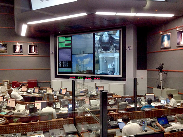 Sala de controles de la base de Kourou. Foto: Fernando Lombardo