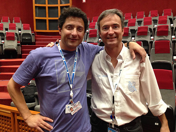 El físico Fernando Lombardo, en la base de Kourou, junto a Andrés Rodríguez, jefe del proyecto ARSAT-1 por ARSAT