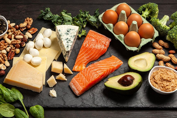 Las dietas cetónicas proponen formas de alimentación que restringen drásticamente la ingesta de hidratos de carbono.