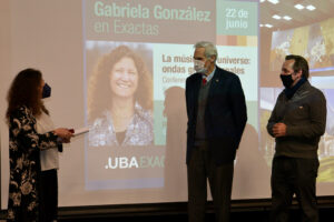 González recibió el el doctorado honoris causa de la UBA.